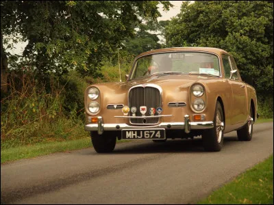 Quel est le nom de ce très élégant coupé britannique ?