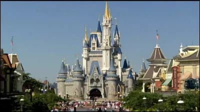 Dans le parc Disneyland en Floride, combien y a-t-il de Land ?