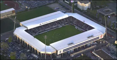 Quel club français joue au stade Marcel-Picot ?