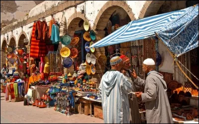 Que ne doit-on pas faire dans un souk ?