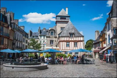 Dans quel département se situe la ville de Quimper ?