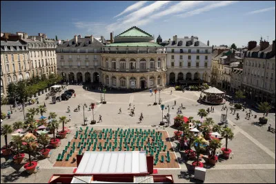 Ville traversée par la Vilaine, capitale de la région Bretagne :