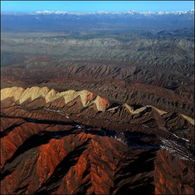 Commençons avec la Chine.
Sauriez-vous retrouvez le nom de ce site qui appartient à la chaîne de montagne du Tian Shan ?