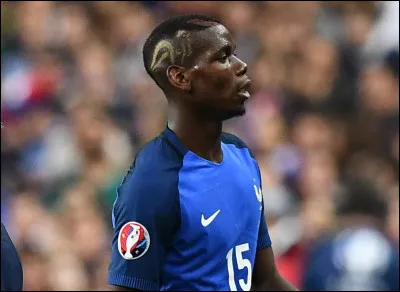 Pour quelle occasion Paul Pogba s'est-il teint un coq blanc dans les cheveux ?