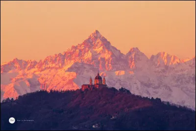 De quel mont dans les Alpes Cozie le fleuve Po, le plus long d'Italie, prend-il sa source ?

(ph. : La basilique de Superga sur le fond du mont culminant à 3.841 m)