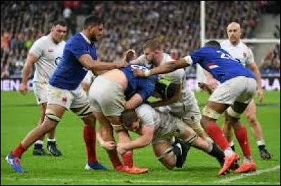 J'ai un ami qui est assez costaud, il pratique le "rugby".