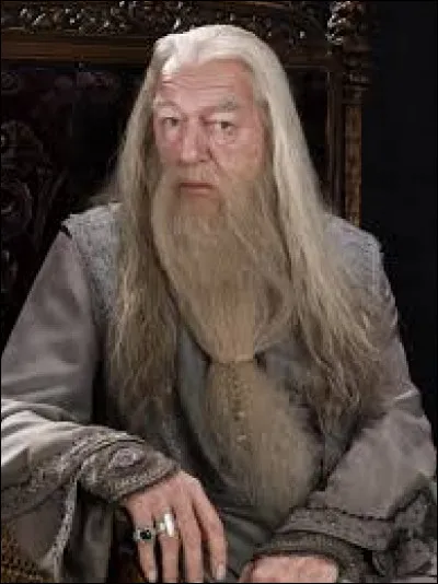 Quand le testament d'Albus Dumbledore est prononcé, dans quel ordre les personnages reçoivent-ils leur bien ?