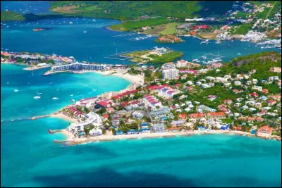 Quelle est la particularité de l'île de Saint-Martin ?