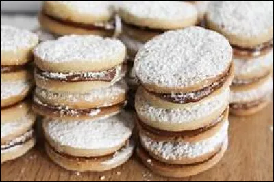 Les alfajores en viennent : constitués de sucre et de lait caramélisés interposés entre deux biscuits mous et recouverts de copeaux de noix de coco, ce sont des incontournables de la cuisine de ce beau pays qu'est