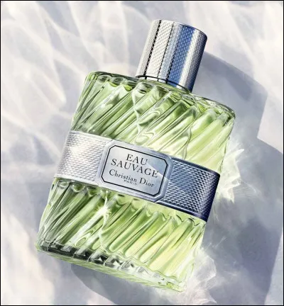 La note de tête prédominante est sans doute la lavande, eau de toilette d'une extrême fraîcheur, à qui l'offrirez-vous ?