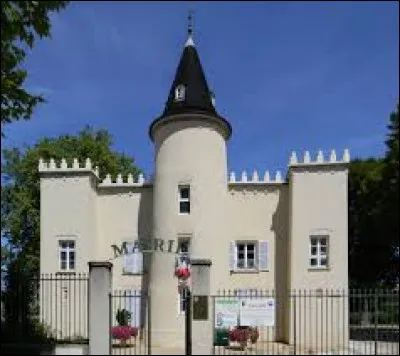 Cette semaine, notre première balade commence devant le château des Panettes, à Chavanoz. Ville d'Auvergne-Rhône-Alpes, dans l'arrondissement de La Tour-du-Pin, à la confluence de la Bourbre et du Rhône, elle se situe dans le département ...