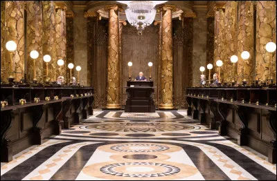 Quel est le numéro du coffre fort de Harry Potter à la banque Gringotts dans ''Harry Potter à l'école des sorciers'' ?