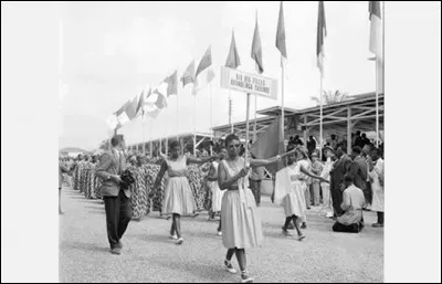 Ce pays, ancienne colonie allemande, puis française après 1918, est, le 1er janvier 1960, la première des 17 colonies africaines à accéder à l'indépendance en 1960 :