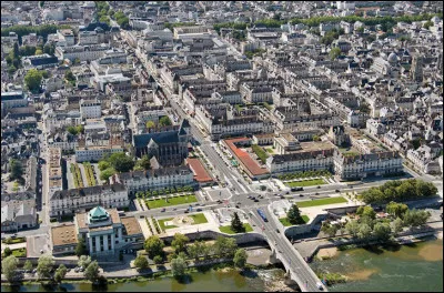 Ville de la vallée de la Loire, préfecture du département d'Indre-et-Loire :