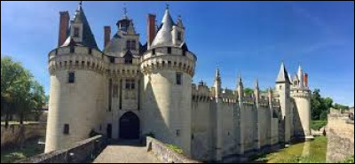 Nous commençons notre balade au château de Dissay. Ville néo-aquitaine, dans le Grand Poitiers, elle se situe dans le département ...