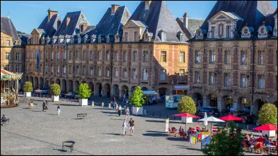 Ville des Ardennes, traversée par la Meuse :