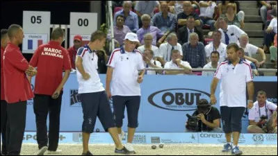 À la pétanque, à quelle distance doit-on lancer le bouchon ?