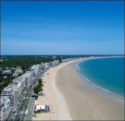 Grande station balnéaire, située sur l'estuaire de la Loire :