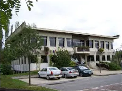 Nous commençons notre balade en Île-de-France, à Beynes. Ville de la vallée de la Mauldre, dans la Grande Couronne, elle se situe dans le département ...