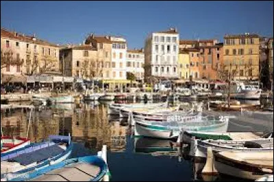 Ville de 35 000 habitants du département des Bouches-du-Rhône, située sur la Méditerranée :