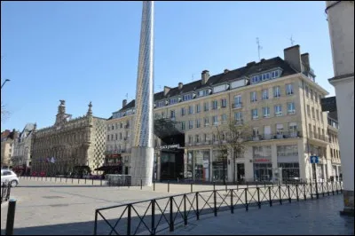 Ville de 43 000 habitants du département du Nord, traversée par l'Escaut :