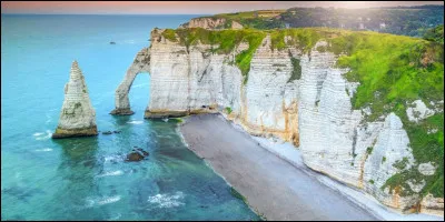 Première question, ça commence très bien avec ces belles falaises que vous voyez ! Comment s'appellent-t-elles donc ?