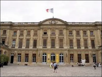 Un petit passage dans le Sud-Ouest, plus précisément en Gironde...
Quelle est la ville qui a la chance d'avoir cette mairie ?