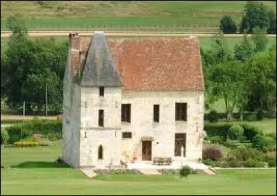 Notre première balade de la semaine commence devant le manoir de Cheffreville, à Cheffreville-Tonnencourt. Commune Calvadosienne, elle se situe en région ...