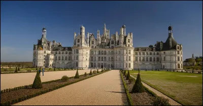 Où pouvons-nous trouver la commune de Chambord et son château ?