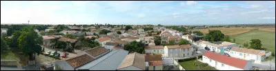 Drôle d'entrée en matière... Esnandes est une des capitales de la moule de Charron (15 km au nord de La Rochelle), mais la seule à avoir une recette dédié, appelée l'/la...