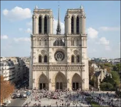 Quelle est cette cathédrale qui faisait l'objet d'un projet de démolition dans la première partie du XVIIIe siècle ?