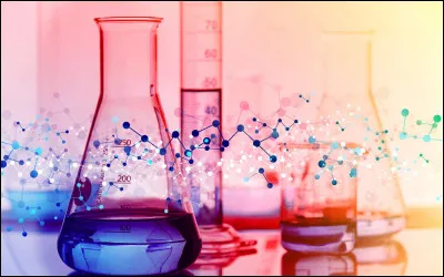 Que va-t-il se passer si vous versez une solution concentrée en permanganate de potassium dans un bidon contenant des solvants organiques ?