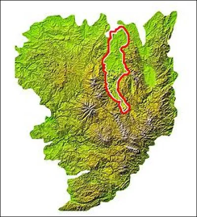 Busséol, construit en 1170 et longtemps abandonné, n'est pas tombé dans l'/le [...] et domine encore fièrement le/la/les [...]