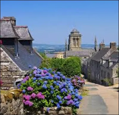 Quelle activité à participé à l'enrichissement de Locronan, dans le Finistère ?