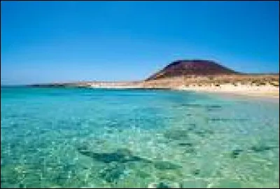 À quel pays appartiennent les îles Canaries ?