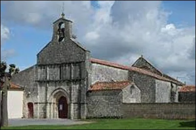 Notre balade commence en Nouvelle-Aquitaine, à Forges. Commune de l'arrondissement de Rochefort, elle se situe dans le département ...