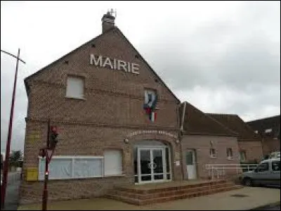 Nous commençons notre balade Aux-Marais. Commune des Hauts-de-France, dans l'arrondissement de Beauvais, elle se situe dans le département ...