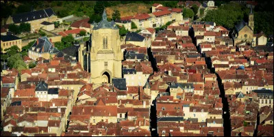 En quelle année a été fondée la bastide de Villefranche-de-Rouergue ?