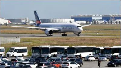 Qu'arrive-t-il à Bébel à l'aéroport ?