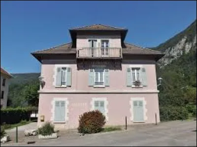 Aujourd'hui, nous commençons notre balade en Auvergne-Rhône-Alpes, à Aiguebelette-le-Lac. Commune à la pointe sud-est du lac éponyme, elle se situe dans le département ...