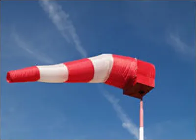 Quel mot désignant un type de vêtement est parfois utilisé pour décrire les manches à air utilisées dans les aéroports ?