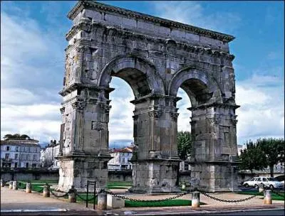 Dans quelle ville peut on voir cet arc de Germanicus dédié à l'empereur Tibère, son fils Drusus, son neveu et fils adoptif Germanicus ?