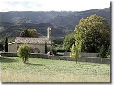 Voici l'église Saint-Gervais-Saint-Protais de Bevons. Commune Bas-Alpine, elle se situe en région ...