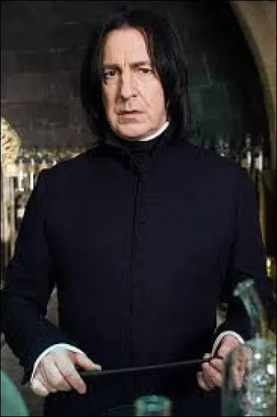 Vous allez en cours de potion. C'est Severus Rogue qui fait cours il ne parait pas très gai, c'est là que vous vous rappelez... Votre devoir ! Afin de ne pas perdre de temps il vous fait boire du Veritaserum et vous demande pourquoi que répondez-vous ?