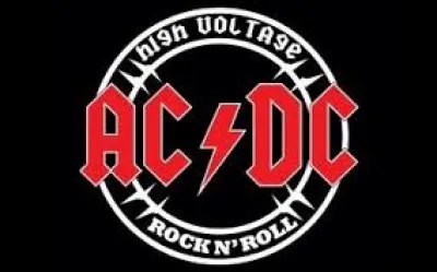 Dans le groupe AC/DC, combien y a-t-il de membres au total ?