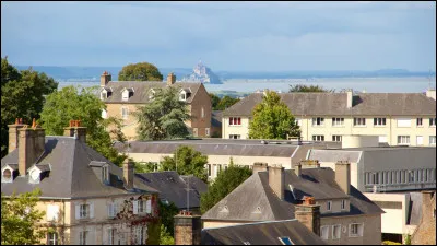 Commune du département de la Manche (50) peuplée de 10200 habitants.
Ville faisant partie de la Communauté d'agglomération Mont-Saint-Michel-Normandie - Le Grand-Doyenné (XIIe, XVe et XVIIIe siècles), classé Monument historique depuis le 19 octobre 2007 - L'acteur Samuel Le Bihan est natif de cette ville.