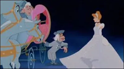 Dans "Cendrillon", comment s'appelle le chien transformé en laquais ?