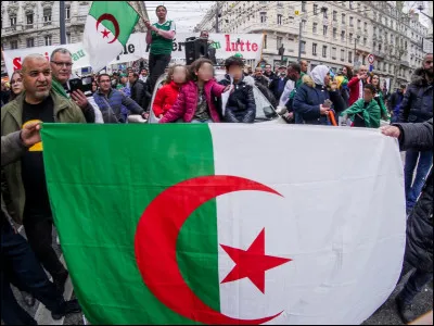 À quel pays appartient ce drapeau ?