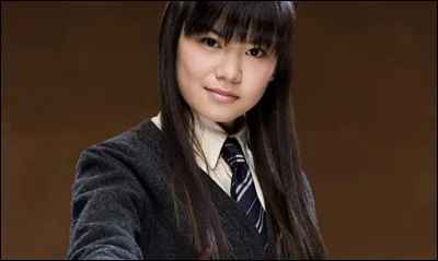 Dans ''Harry Potter et la Coupe de feu'', avec qui Cho Chang va-t-elle au bal ?