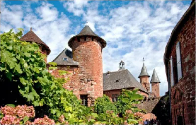 Quel est ce village, rubis architectural avec ses tours et ses murs de pierres rouges ?